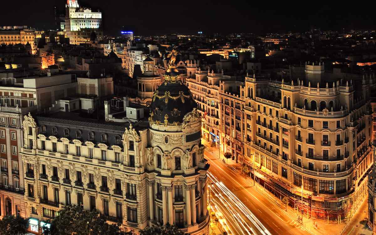 Gran Vía at night