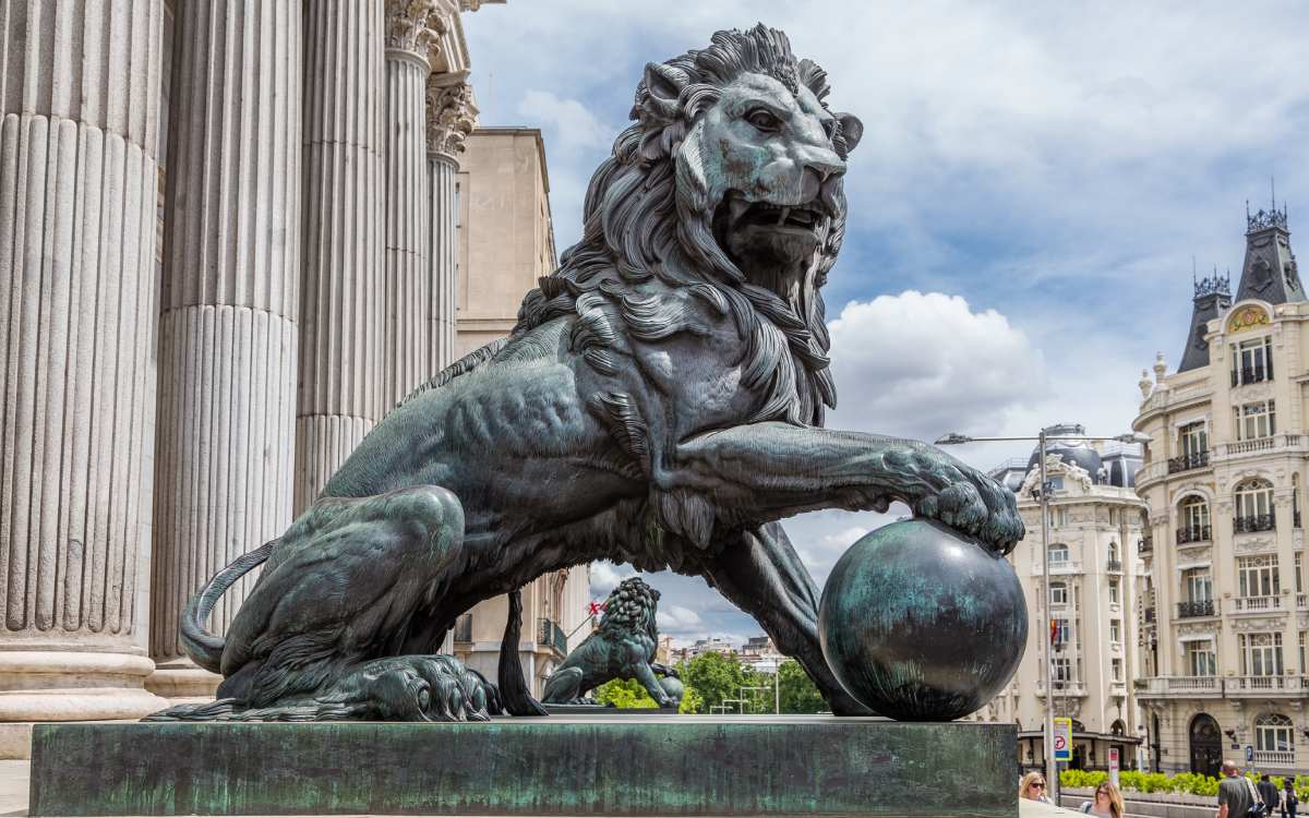Lions at Congreso de los Diputados.