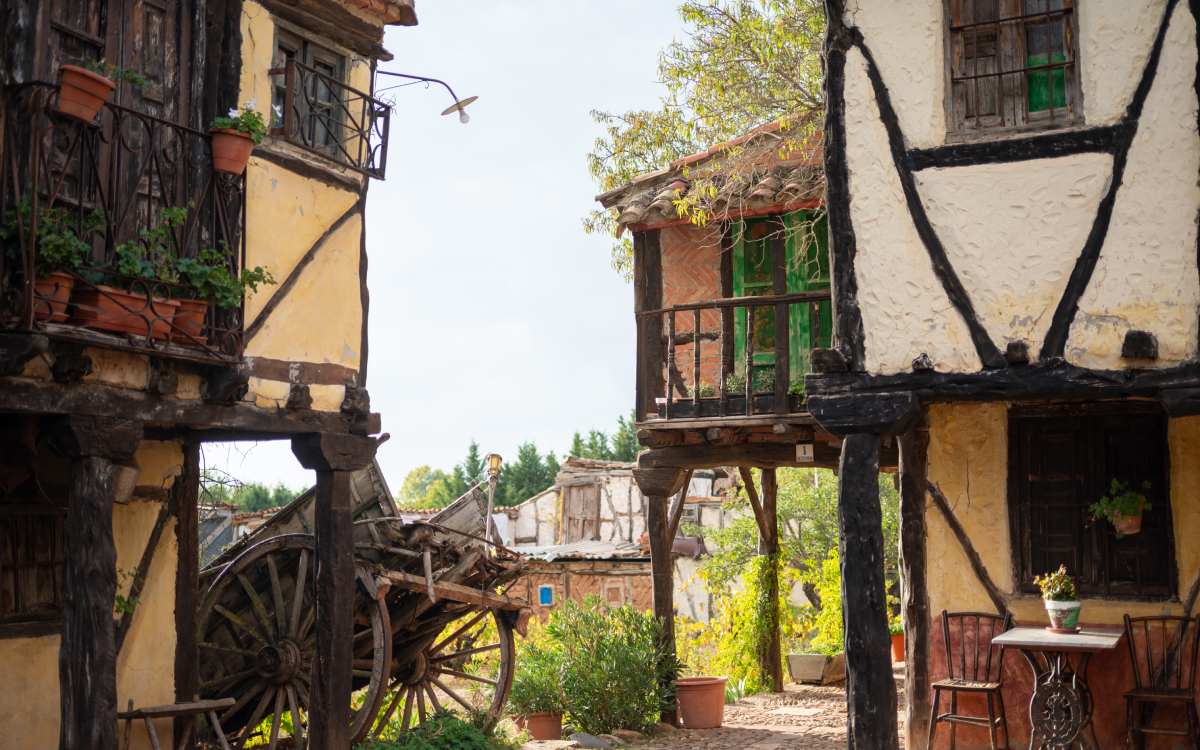 The largest sculpture in the world is in Spain and was built by a single man