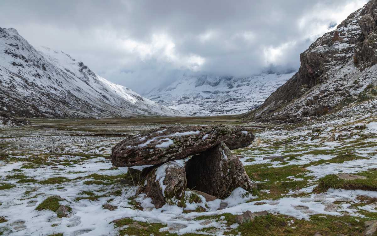 Dolmen de Achar in Aguas Tuertas.
