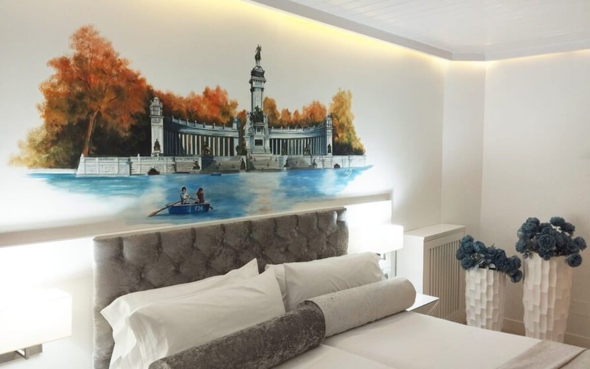 This room at Grupotel Mayorazgo takes us to Retiro Park's swamp