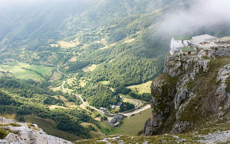 Cable car stations in Fuente Dé