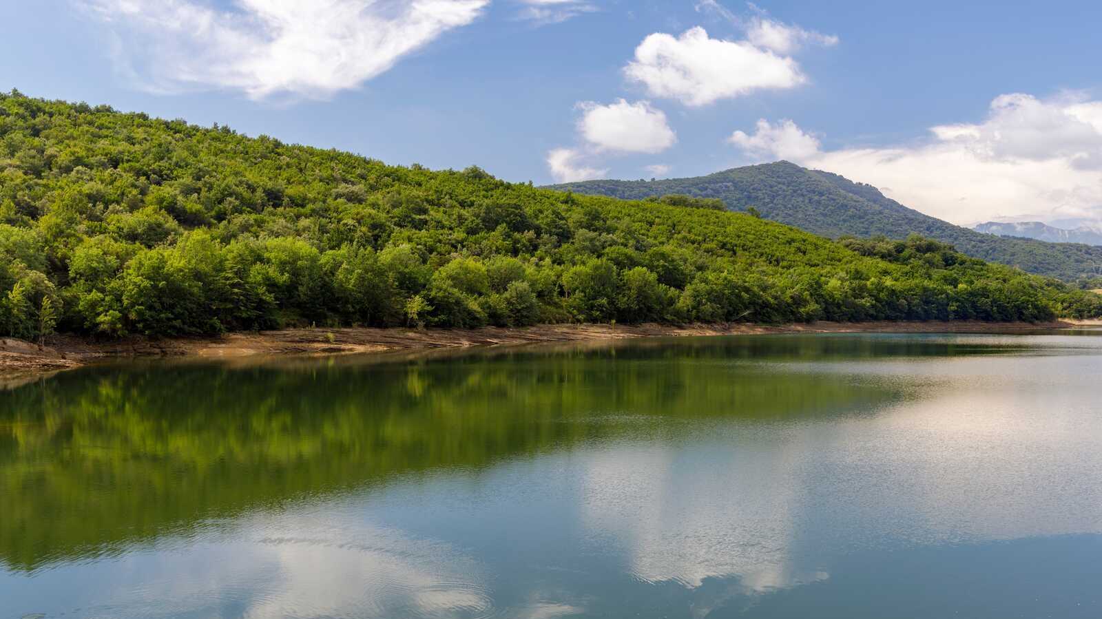 Ordunte reservoir in the Mena Valley. | Shutterstock