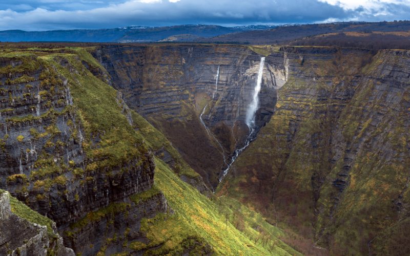 Delika canyon and the Nervión Falls flowing down