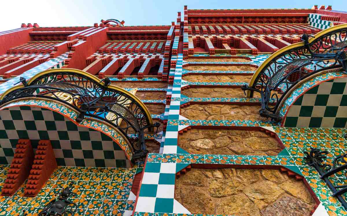 One of the facades of Casa Vicens
