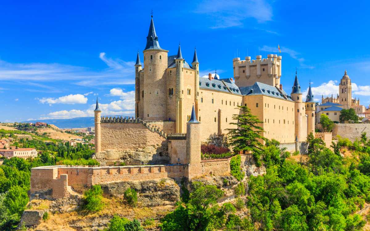 The Alcázar de Segovia, the fairy tale castle par excellence