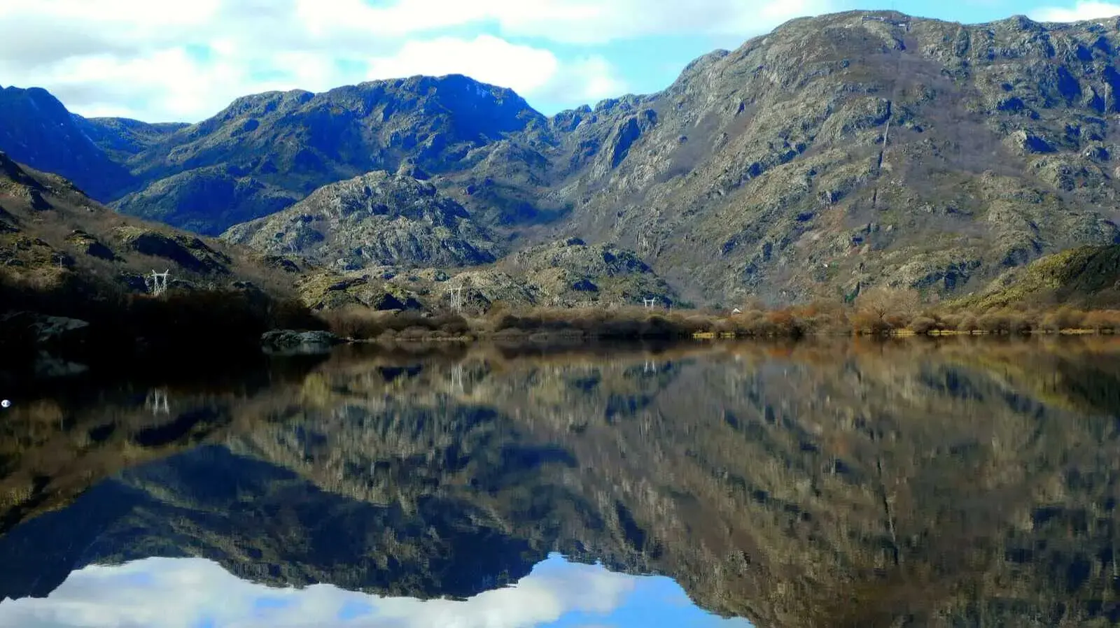 Sanabria Lake in the province of Zamora. | Dreamstime