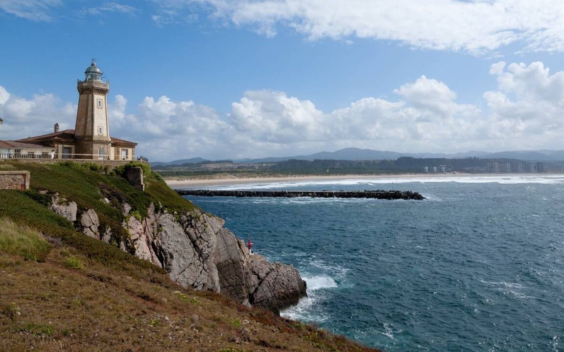 Faro de Avilés. | Shutterstock