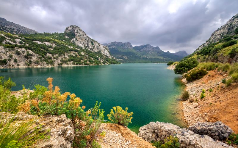 Gorg Blau from its shore