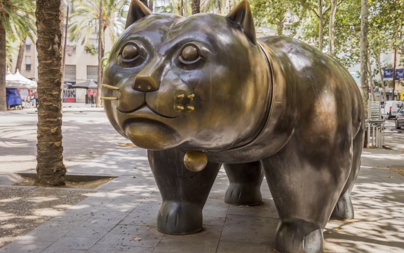 Sculpture of El Gato del Botero
