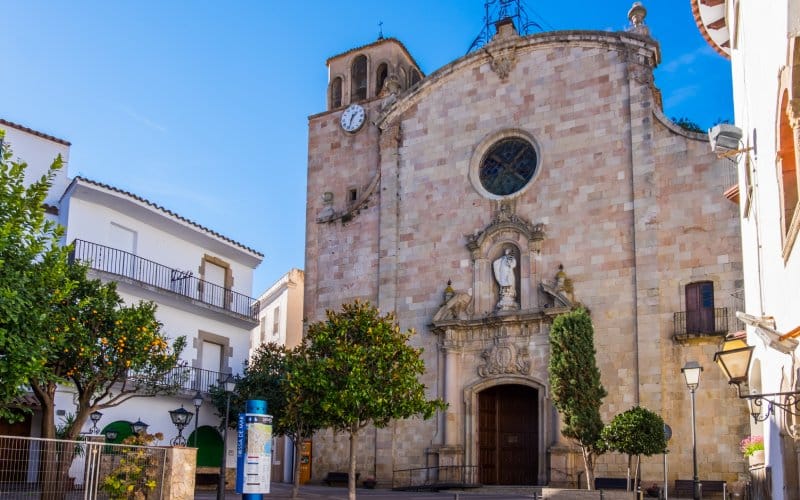 Visiting its old town is one of the best things to do in Roses