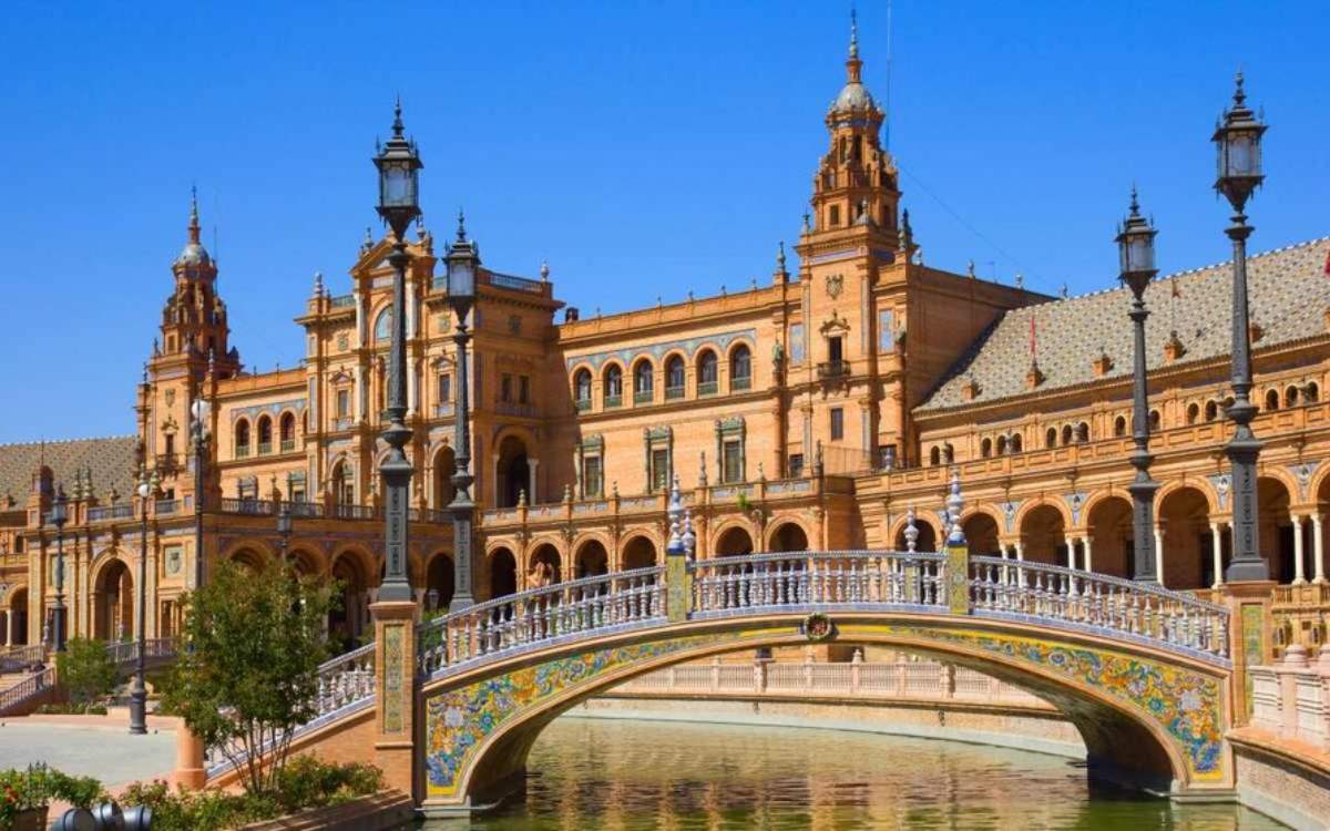 Seville’s Plaza de España