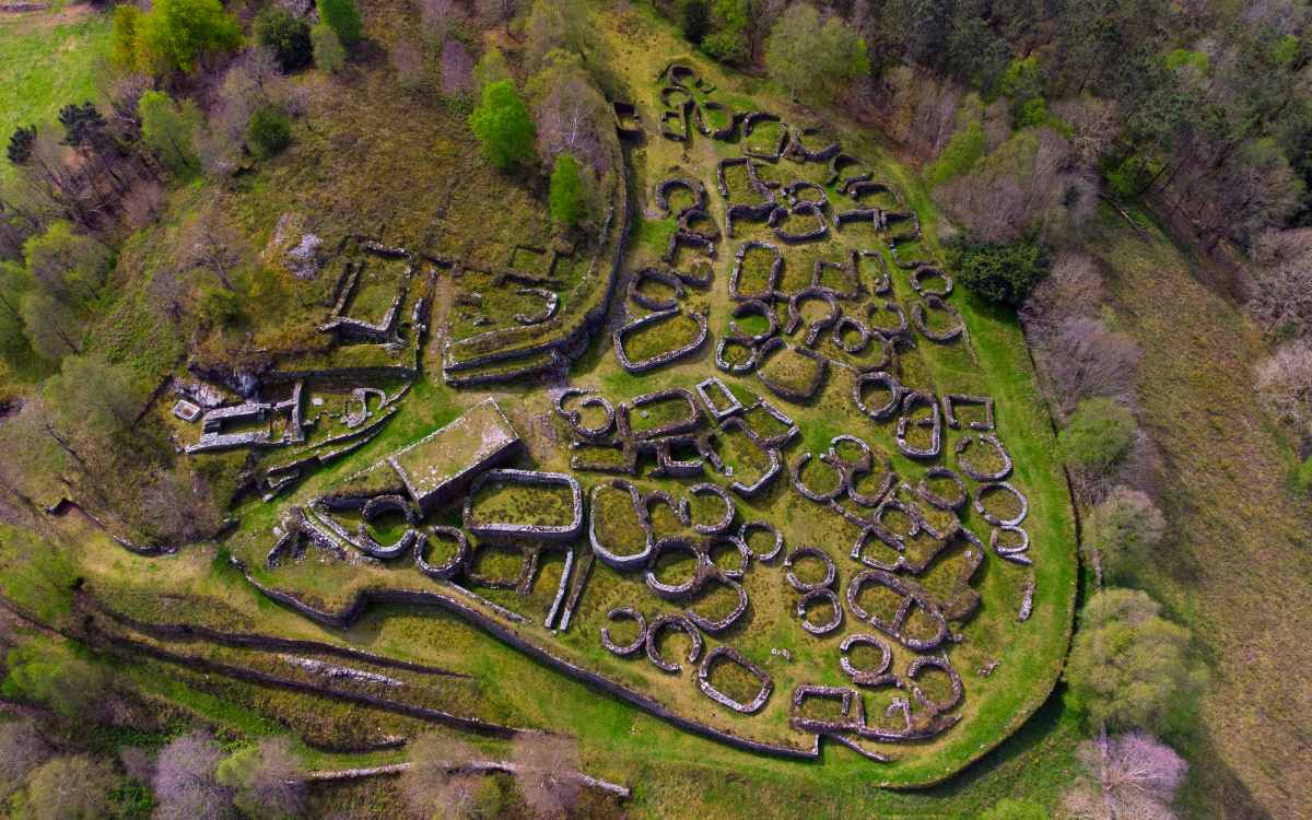 Aerial view where both areas of Castrillón can be clearly seen.