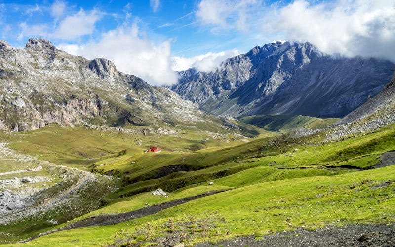 Chalet Real near the cable car of Fuente Dé