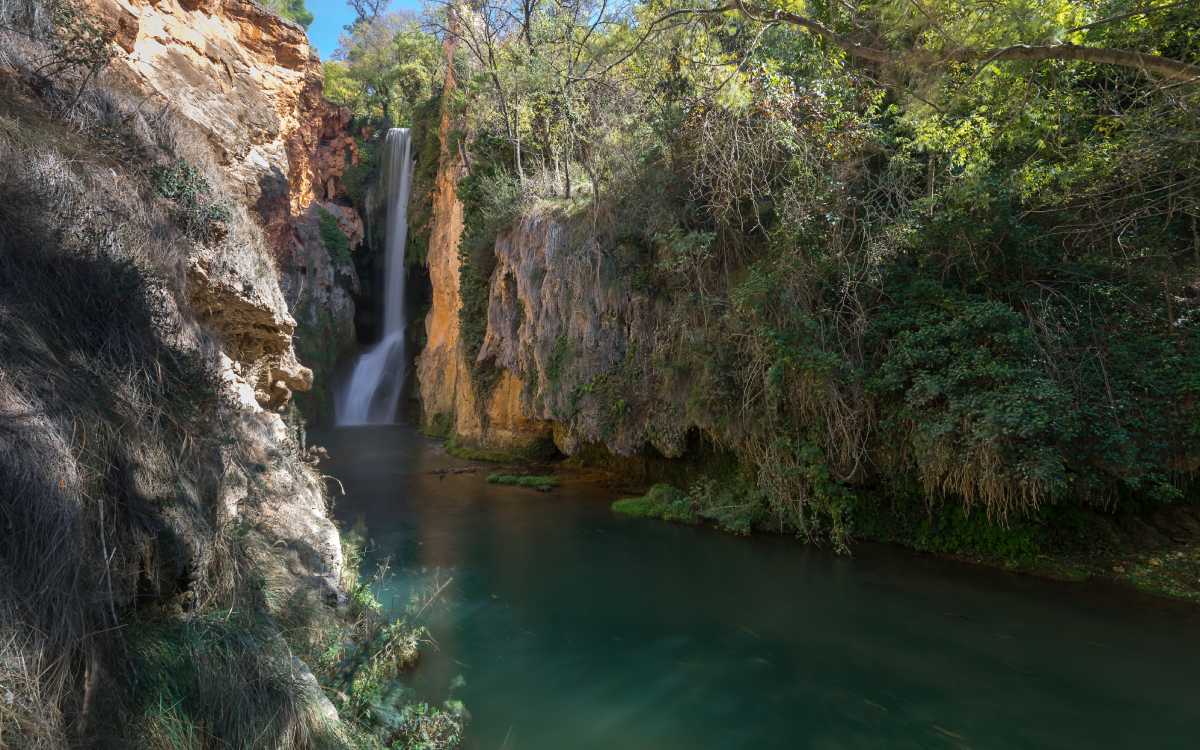Cola de Caballo waterfall.
