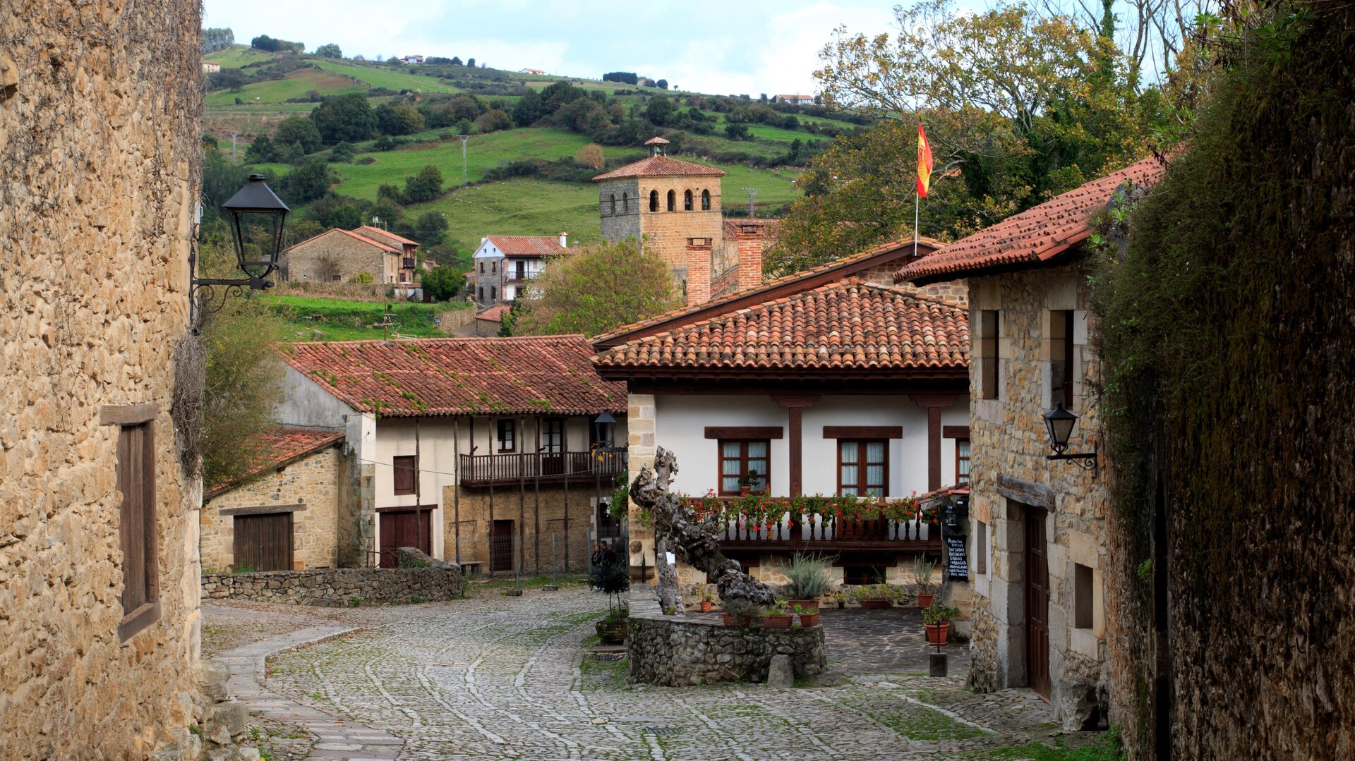 Самая красивая деревня в Испании (подтверждено туристическим сообществом): это не Мохакар и не Кадакес.