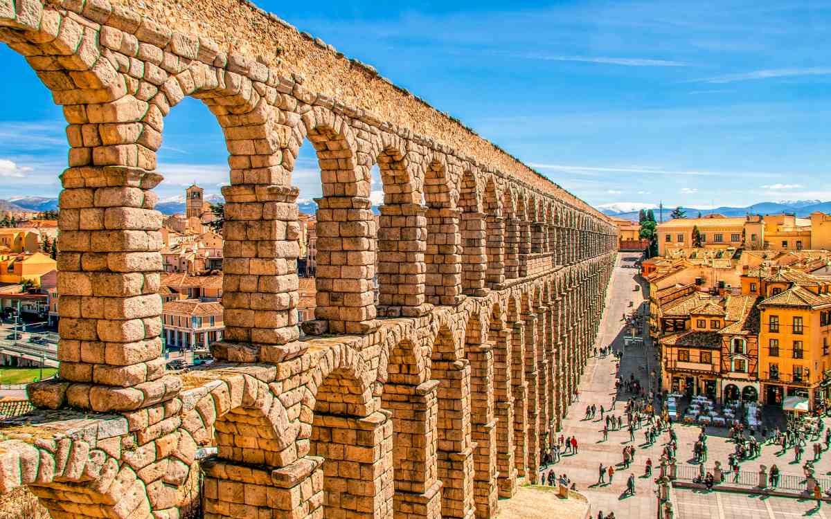 Devil's work: the legend of the aqueduct of Segovia