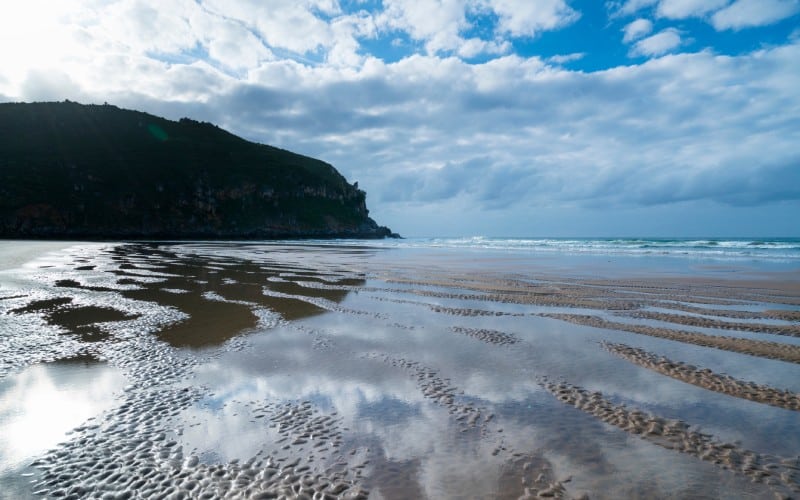 Cantabria from wave to wave: surfing as a different way to know the coast